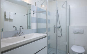 beautiful-apartment-for-rent-Ocean Resort-Curaçao Sea Aquarium-baño