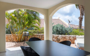 beautiful-apartment-for-rent-Ocean Resort-Curaçao Sea Aquarium-porche