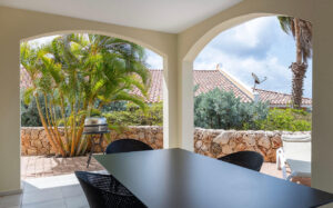 schönes-appartement-zu-mieten-Ozean Resort-Curaçao Meer Aquarium-veranda