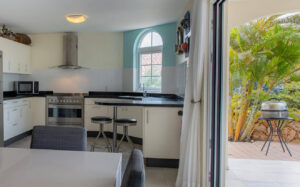 schönes-appartement-zu-mieten-Ocean Resort-Curaçao Meeresaquarium-Küche