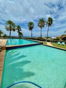 schöne-Wohnung-zu-vermieten-Ocean Resort-Curaçao Meer Aquarium-Pool
