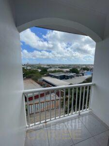 Leuk-appartement-te-huur- en-schitterend-uitzicht-in Salina-Curacao-balkon