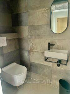 Turnkey-apartment-for-rent-on-BlueBay-Curacao-guest-toilet
