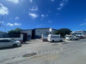 Centraal-gelegen-bedrijfspand-te-koop-met-veel-mogelijkheden-in-Salina-Curacao