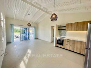 Beautiful-renovated-home-for-rent-on-resort-Lagunisol-Jan-Thiel-Curacao-livingroom-kitchen
