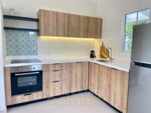Beautiful-renovated-home-for-rent-on-resort-Lagunisol-Jan-Thiel-Curacao-livingroom-kitchen