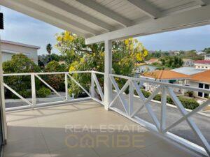 Schönes-renoviertes-zu-vermietendes-Haus-auf-Resort-Lagunisol-Jan-Thiel-Curacao-veranda