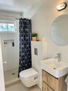 Beautiful-renovated-home-for-rent-on-resort-Lagunisol-Jan-Thiel-Curacao-bathroom