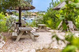 te koop - curacao - resort - jan thiel - brakkeput abou - water - zeezicht - haven - vakantieverhuur - investering - spaans water appartementen - bbq area