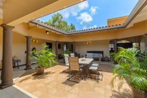 beautiful-Spanish-hacienda-style-villa-with-tropical-luxury-and-pool-in-Villapark-Zuurzak-for-sale