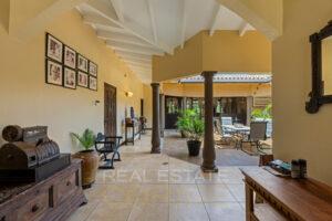 beautiful-Spanish-hacienda-style-villa-with-tropical-luxury-and-pool-in-Villapark-Zuurzak-for-sale
