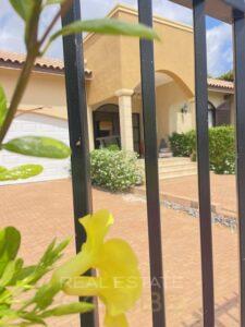 beautiful-Spanish-hacienda-style-villa-with-tropical-luxury-and-pool-in-Villapark-Zuurzak-for-sale