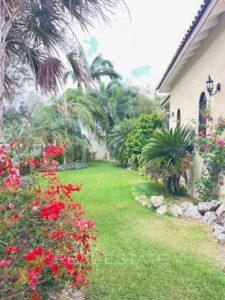 beautiful-Spanish-hacienda-style-villa-with-tropical-luxury-and-pool-in-Villapark-Zuurzak-for-sale