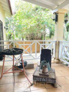 beautiful-Spanish-hacienda-style-villa-with-tropical-luxury-and-pool-in-Villapark-Zuurzak-for-sale