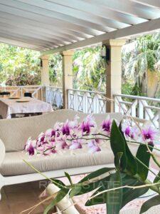 beautiful-Spanish-hacienda-style-villa-with-tropical-luxury-and-pool-in-Villapark-Zuurzak-for-sale