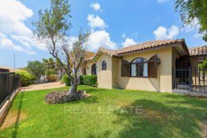 beautiful-Spanish-hacienda-style-villa-with-tropical-luxury-and-pool-in-Villapark-Zuurzak-for-sale