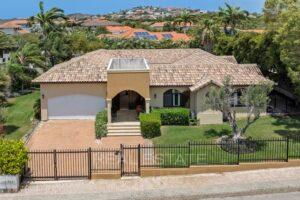 beautiful-Spanish-hacienda-style-villa-with-tropical-luxury-and-pool-in-Villapark-Zuurzak-for-sale