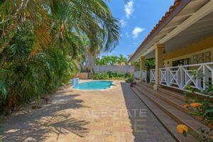 beautiful-Spanish-hacienda-style-villa-with-tropical-luxury-and-pool-in-Villapark-Zuurzak-for-sale