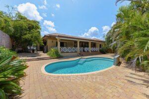 beautiful-Spanish-hacienda-style-villa-with-tropical-luxury-and-pool-in-Villapark-Zuurzak-for-sale