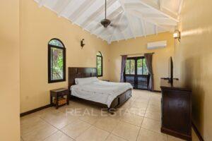 beautiful-Spanish-hacienda-style-villa-with-tropical-luxury-and-pool-in-Villapark-Zuurzak-for-sale