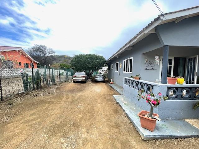 Property in Mahuma