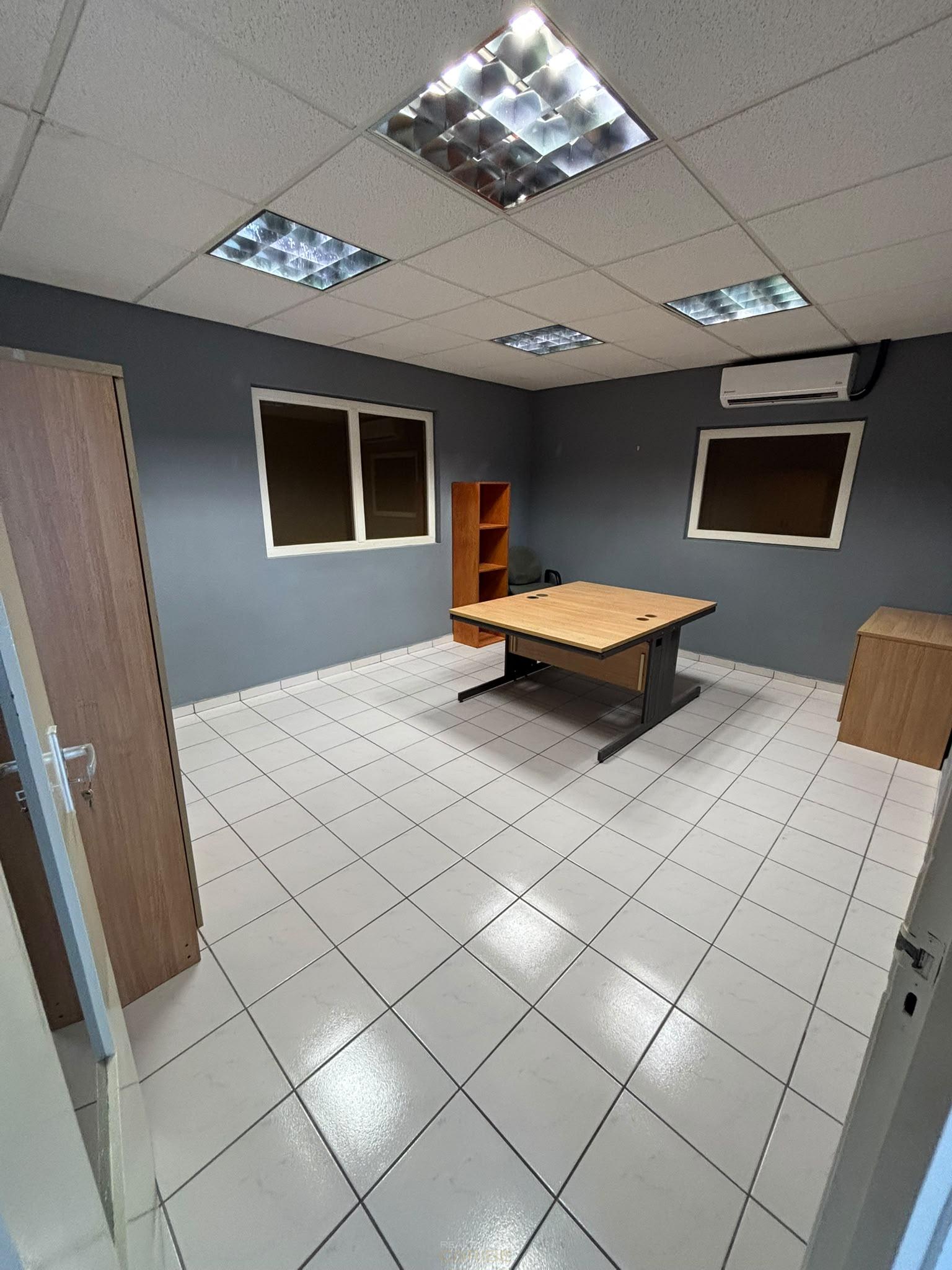 Commercial in Suffisant