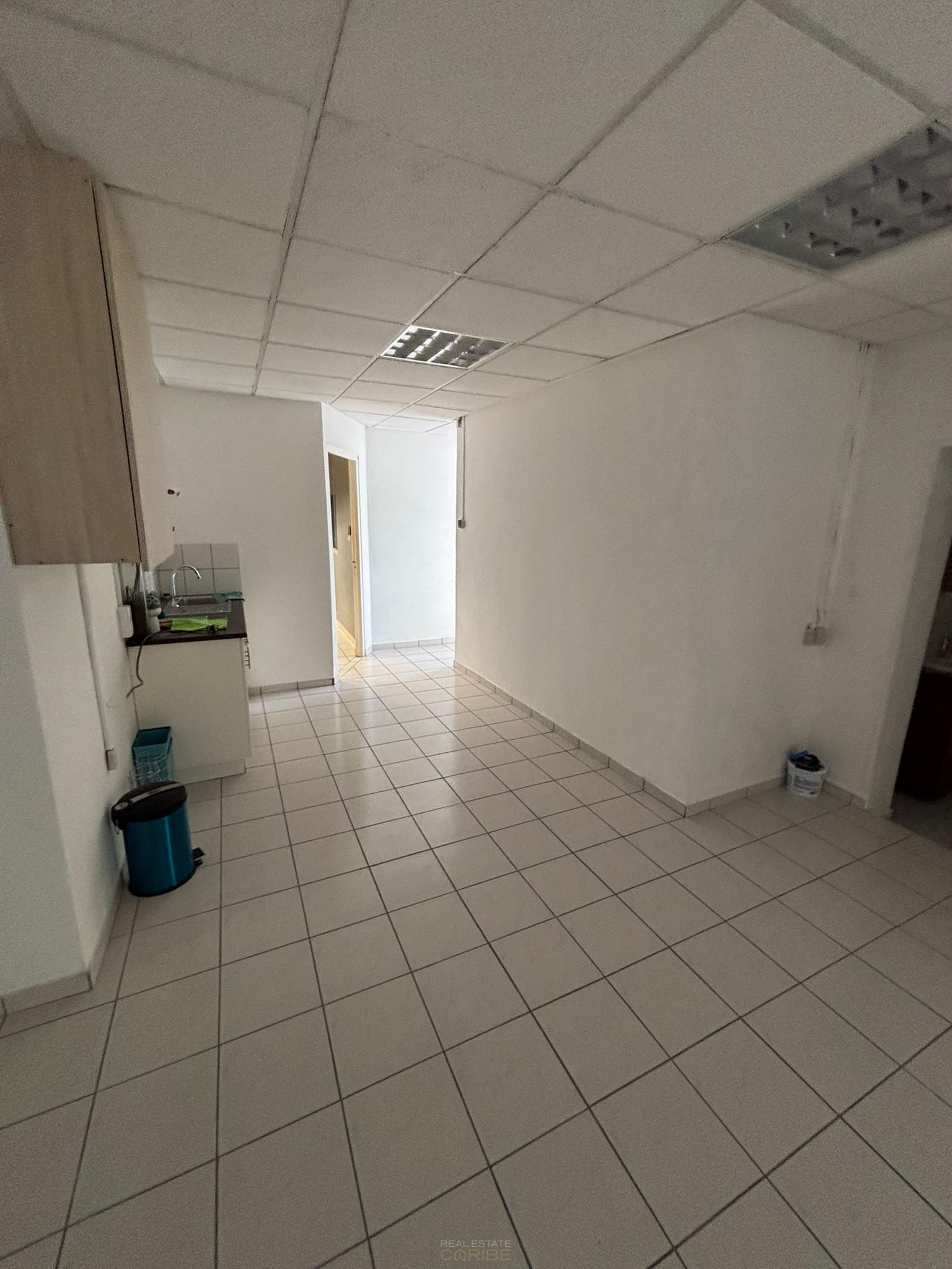 Commercial in Suffisant